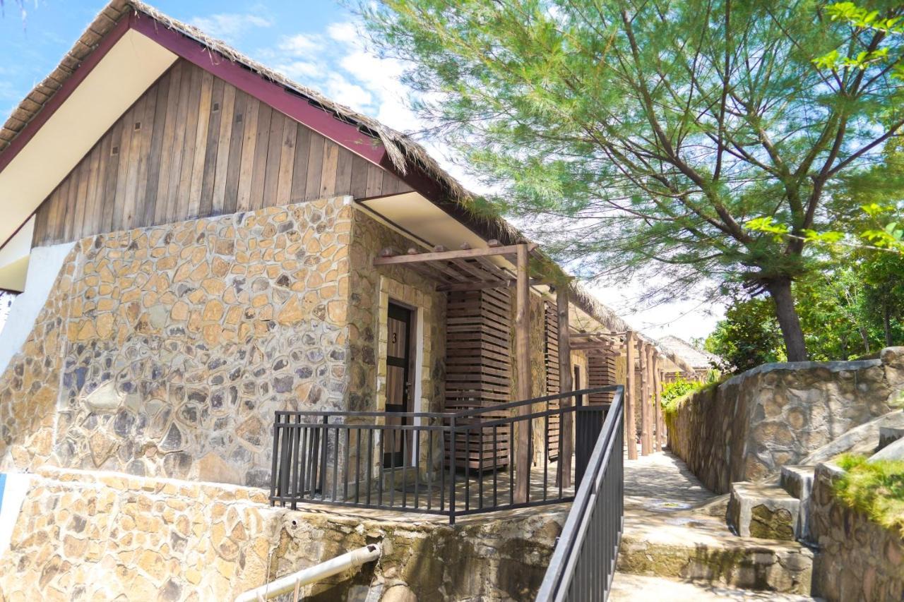 Theodor Hotel Labuan Bajo Exterior photo