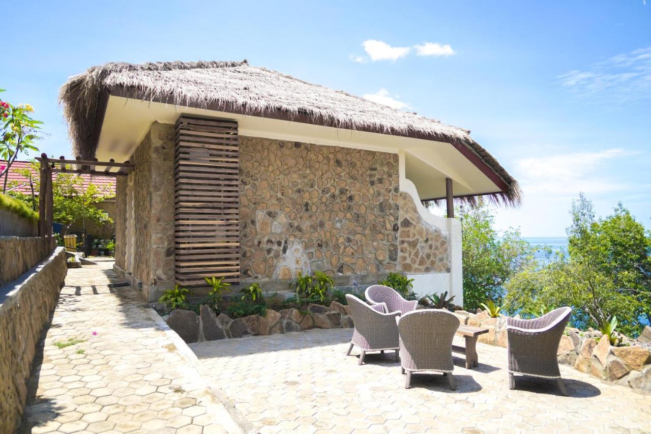 Theodor Hotel Labuan Bajo Exterior photo