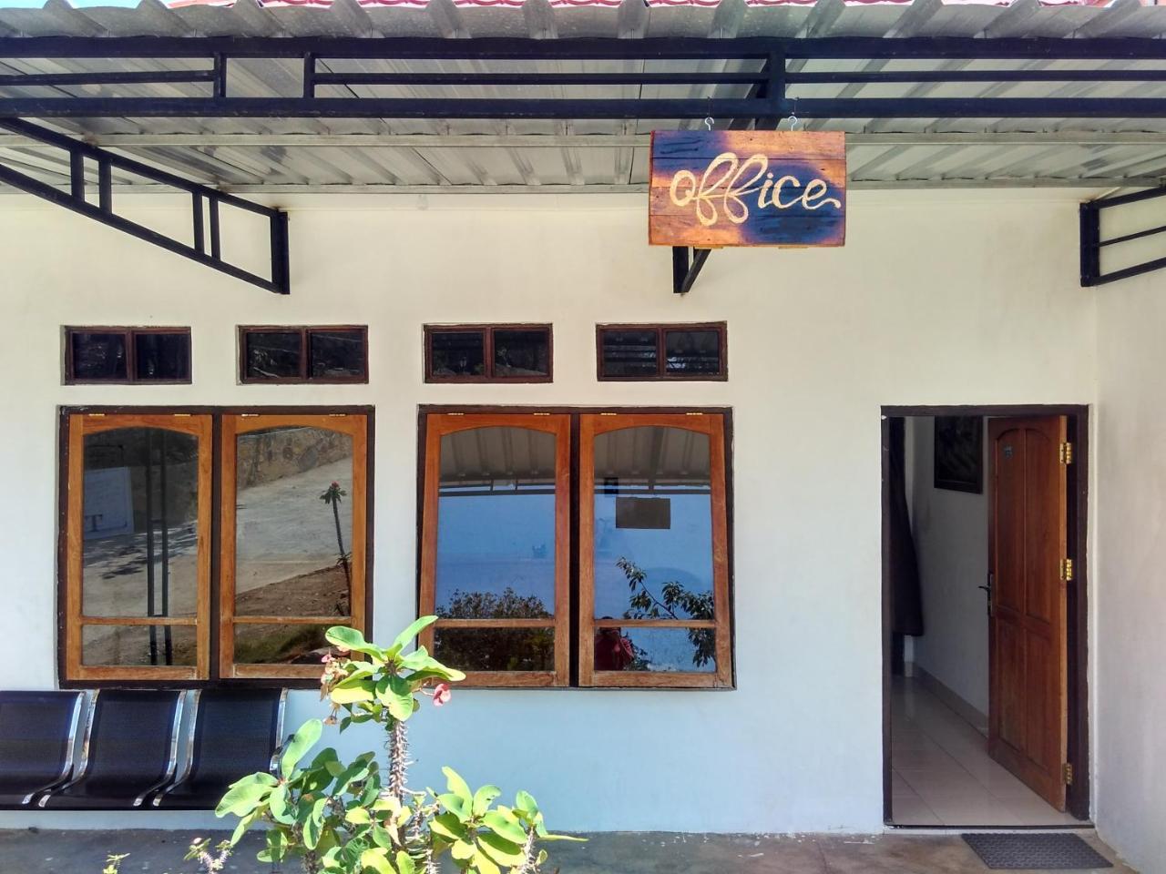 Theodor Hotel Labuan Bajo Exterior photo
