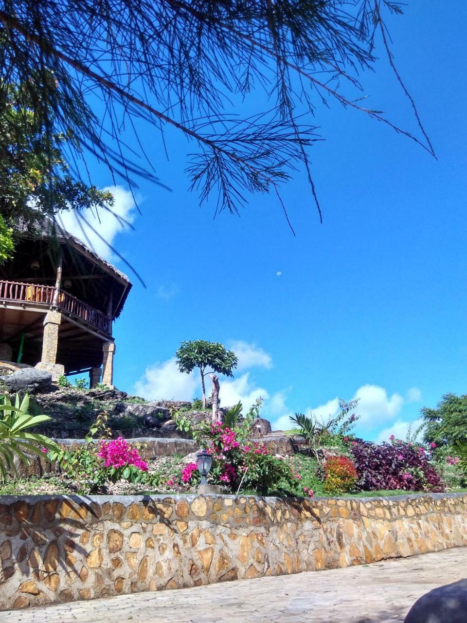 Theodor Hotel Labuan Bajo Exterior photo